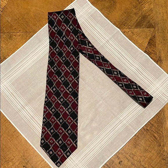 Geometric Patterned Tie in Red and Black - Picture 1 of 10